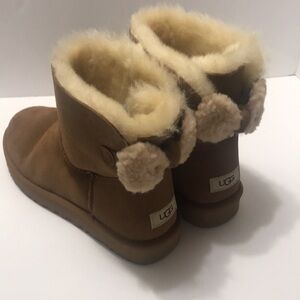 NWOB UGG WOMEN MINI BAILEY FUZZY BOW BOOT SZ 11